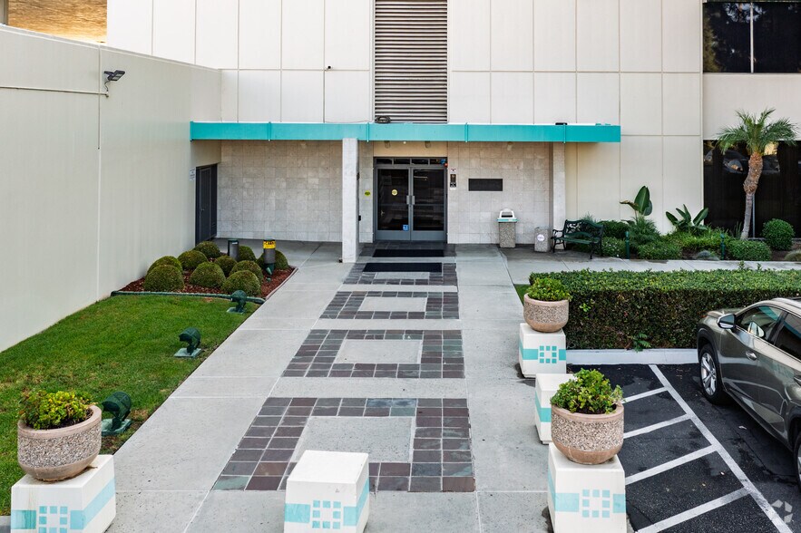 More Photos Of 13215 Penn St, Whittier Office For Lease