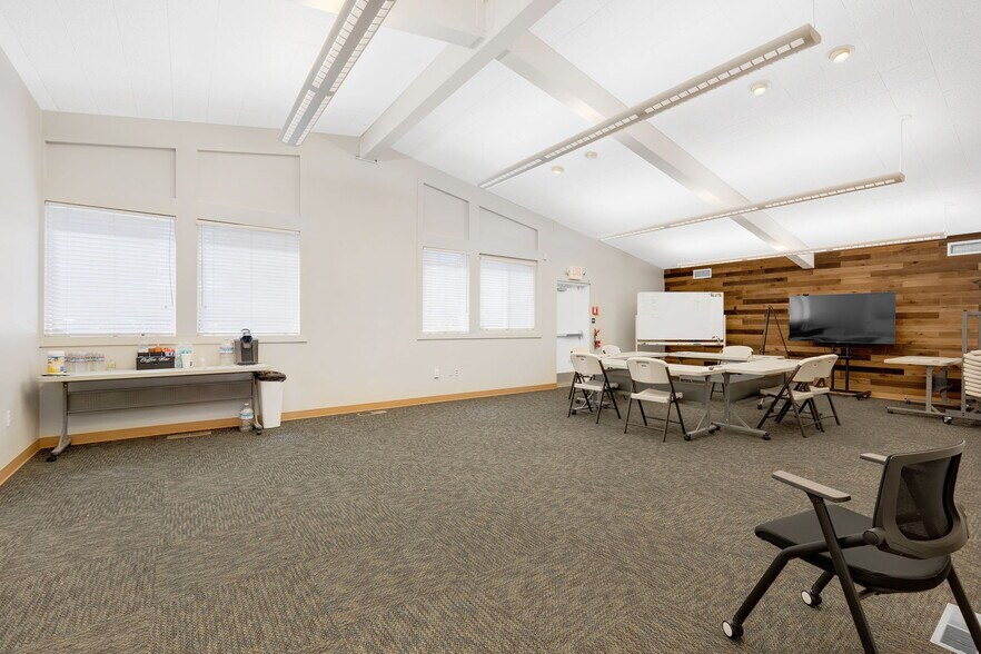 More Photos Of 812 Court St, Woodland Office For Sale