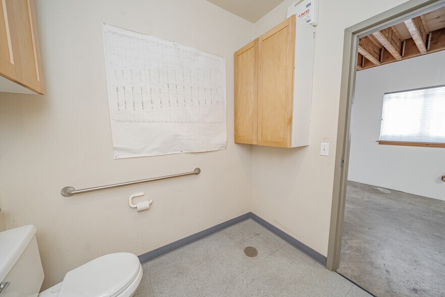 More Photos Of 2894 Ettie St, Oakland Distribution For Lease