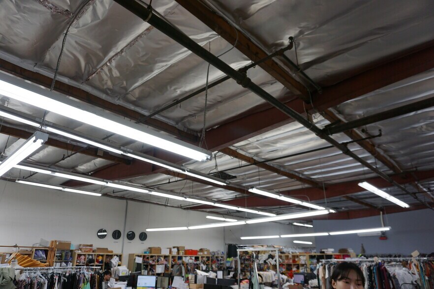 More Photos Of 540 E Jefferson Blvd, Los Angeles Warehouse For Lease