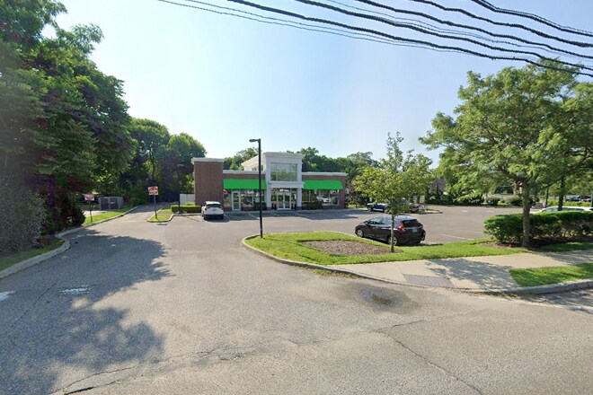 More Photos Of 188 N Main St, Sayville Bank For Lease