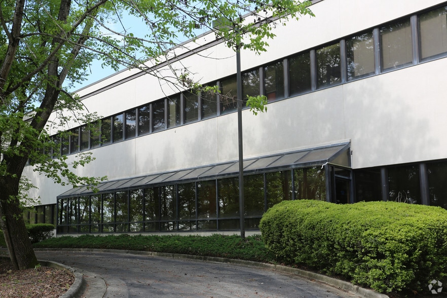 More Photos Of 218 Summit Pky, Birmingham Office For Lease