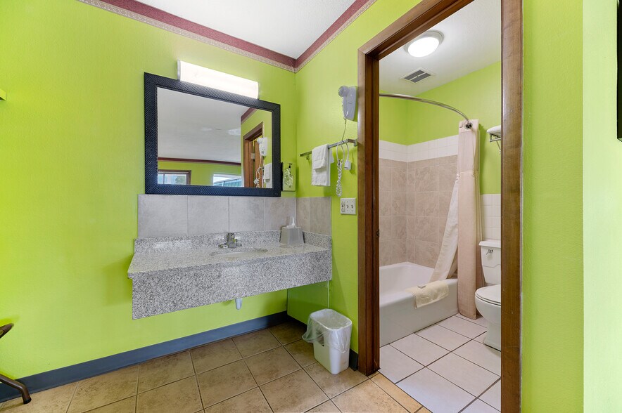 More Photos Of 518 National St, Belle Fourche Hotel For Sale