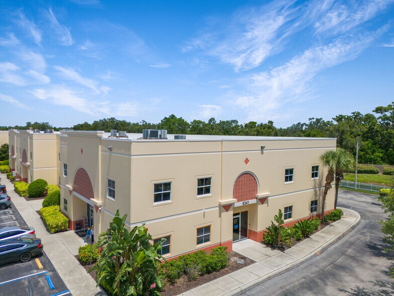 More Photos Of 6341 Porter Rd, Sarasota Light Distribution For Sale