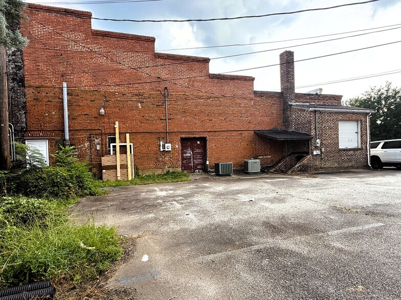 More Photos Of 108 N Main St, Greensboro General Retail For Sale