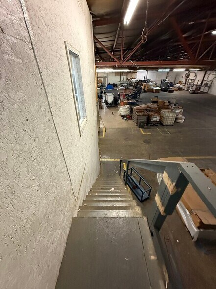 More Photos Of 230 Bridge St, Mooresville Warehouse For Lease