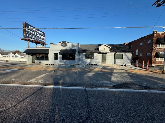 More Photos Of 8713 Gravois Rd, Saint Louis Restaurant For Lease