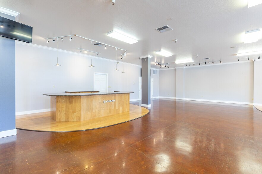 More Photos Of 220 Windsor River Rd, Windsor Apartments For Sale