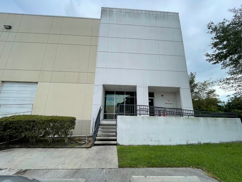 More Photos Of 1700 35th St, Orlando Warehouse For Lease