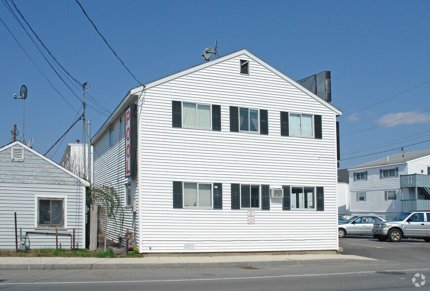 More Photos Of 198 Ashworth Ave, Hampton Hotel For Sale