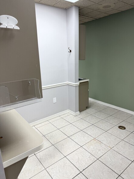 More Photos Of 8525-8549 Gunn Hwy, Odessa Unknown For Lease