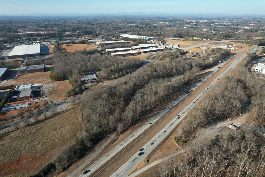 More Photos Of 4052 Thurmon Tanner Rd, Flowery Branch Flex For Lease