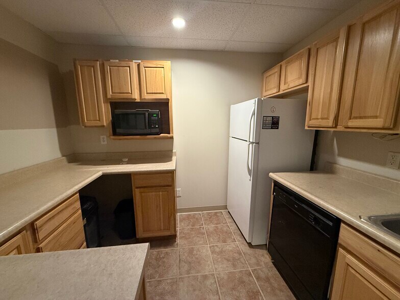 More Photos Of 1029 Monarch St, Lexington Office For Lease