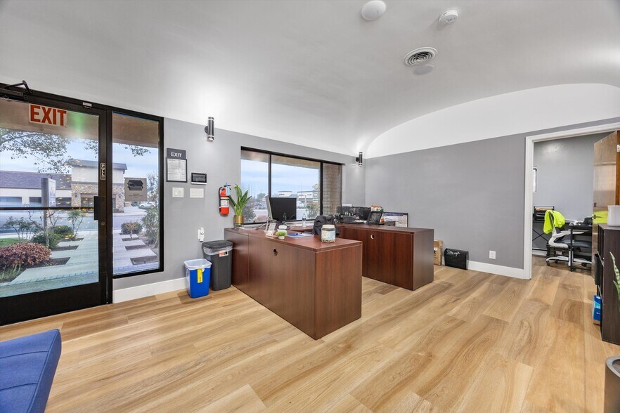 More Photos Of 9831 Rosedale Hwy, Bakersfield Office For Sale