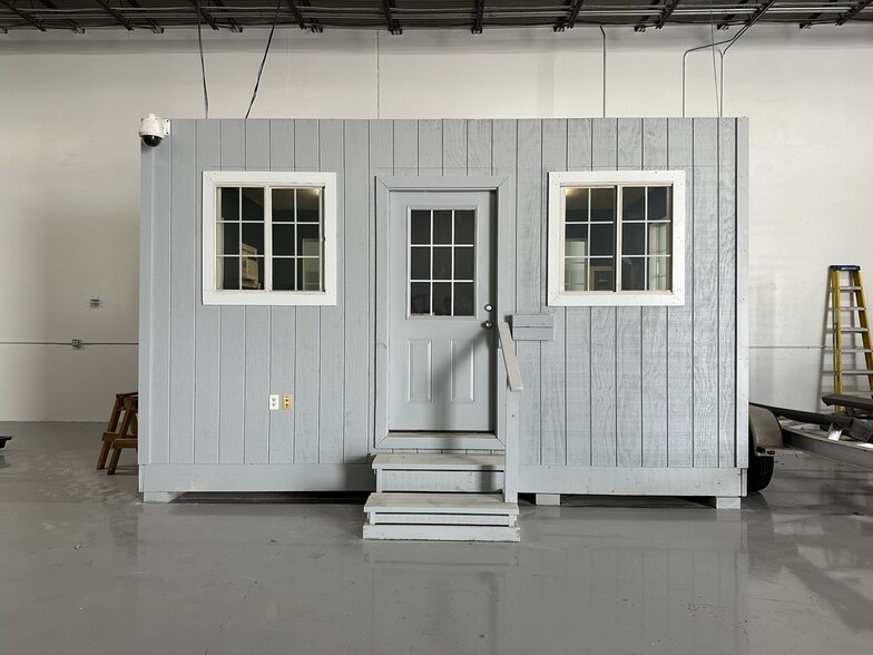 More Photos Of 5121 Steadmont Dr, Houston Manufacturing For Lease