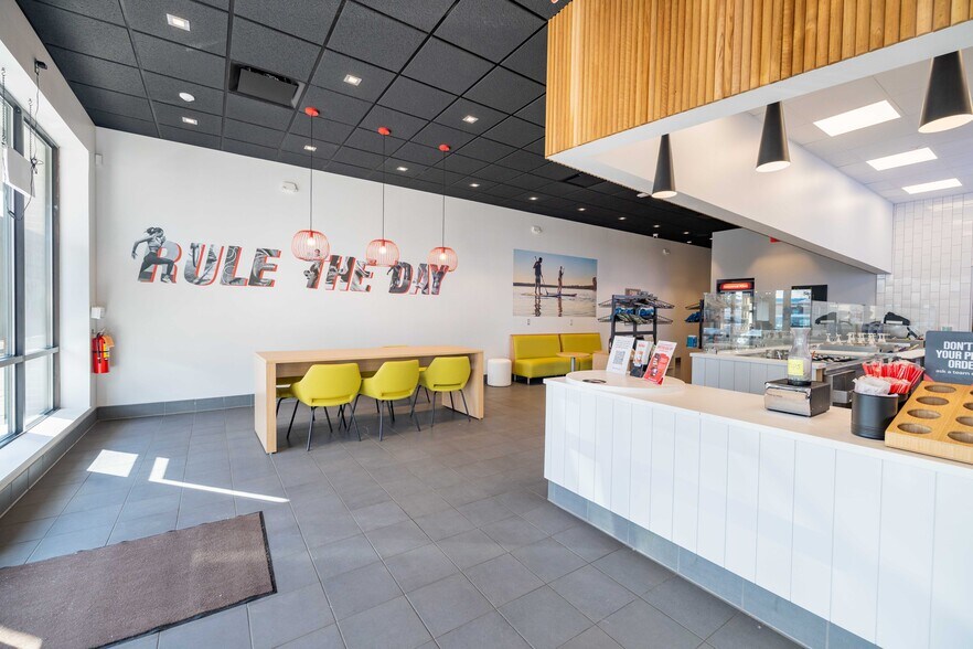 More Photos Of 26842-27000 Telegraph Rd, Flat Rock Storefront For Lease