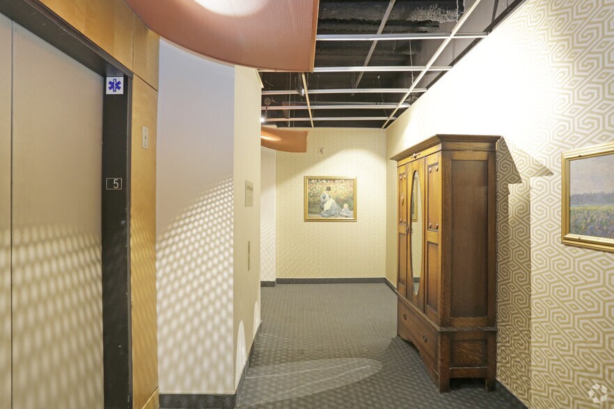 More Photos Of 810 4th Ave, San Diego Apartments For Lease