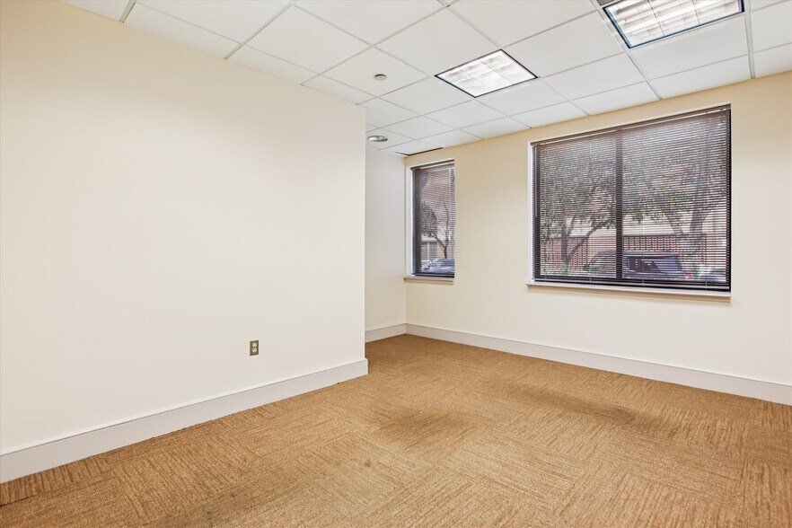 More Photos Of 1501 Duke St, Alexandria Office For Lease
