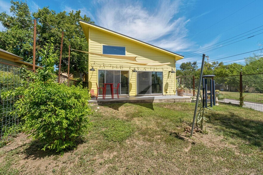 More Photos Of 2236 Webberville Rd, Austin Office For Lease