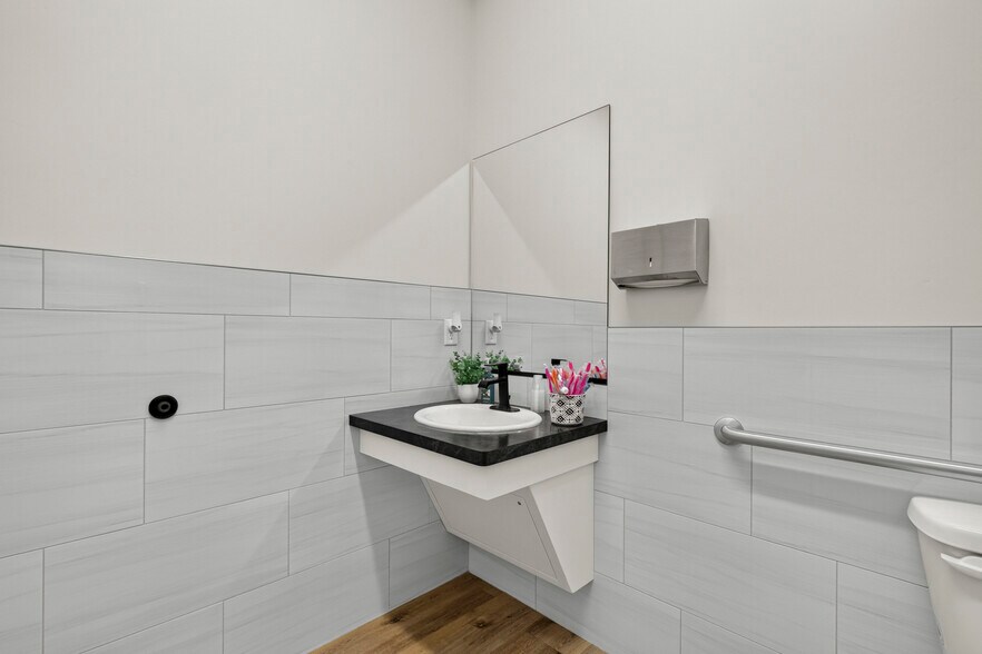 More Photos Of 688 Rigby Lake Dr, Rigby Healthcare For Sale