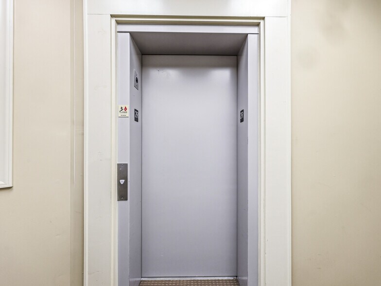 More Photos Of 101 Jack St, Hendersonville Bank For Sale