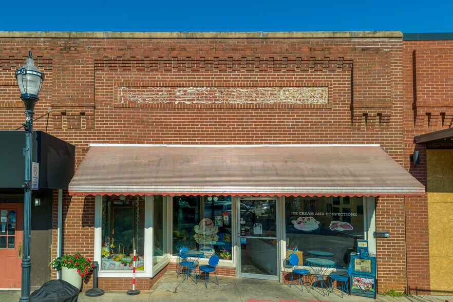More Photos Of 118-124 N Townville St, Seneca Storefront For Sale