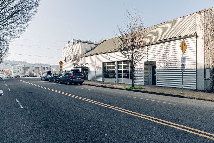 More Photos Of 1001 SE Division St, Portland Freestanding For Sale