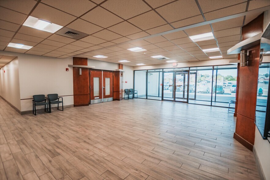 More Photos Of 10460 Vista Del Sol Dr, El Paso Medical For Lease