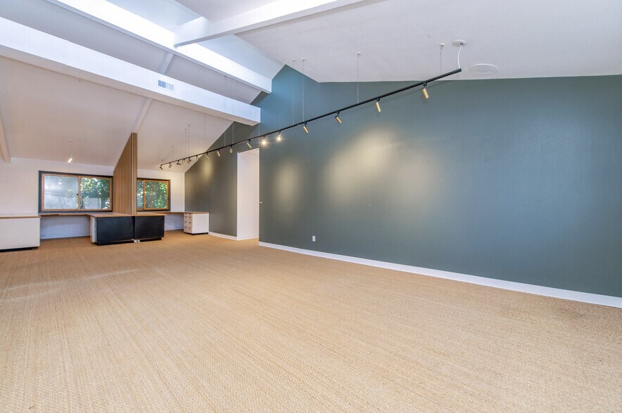 More Photos Of 2482 Newport Blvd, Costa Mesa Loft Creative Space For Lease