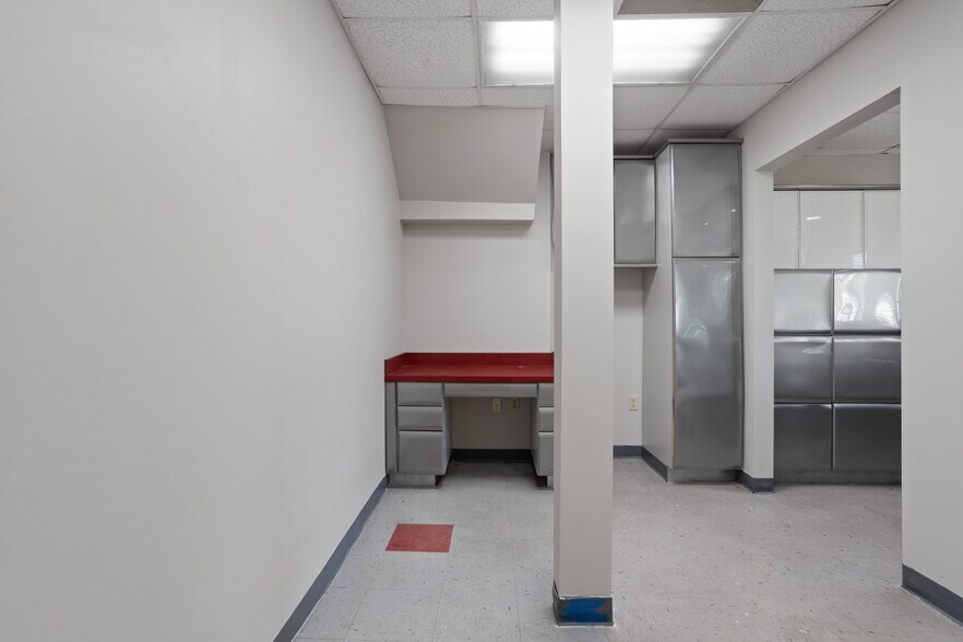 More Photos Of 282 Lameuse St, Biloxi Office For Sale