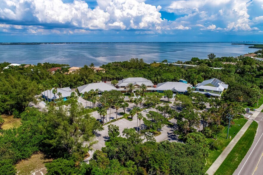 Primary Photo Of 5370 Gulf Of Mexico Dr, Longboat Key Freestanding For Sale