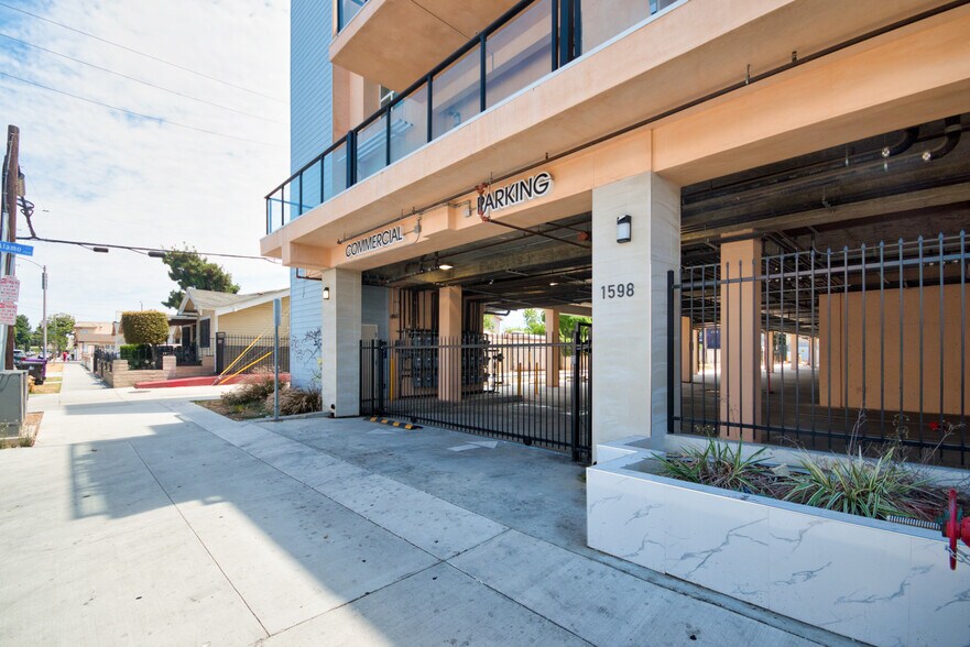 More Photos Of 1598 Long Beach Blvd, Long Beach Storefront Retail Office For Sale