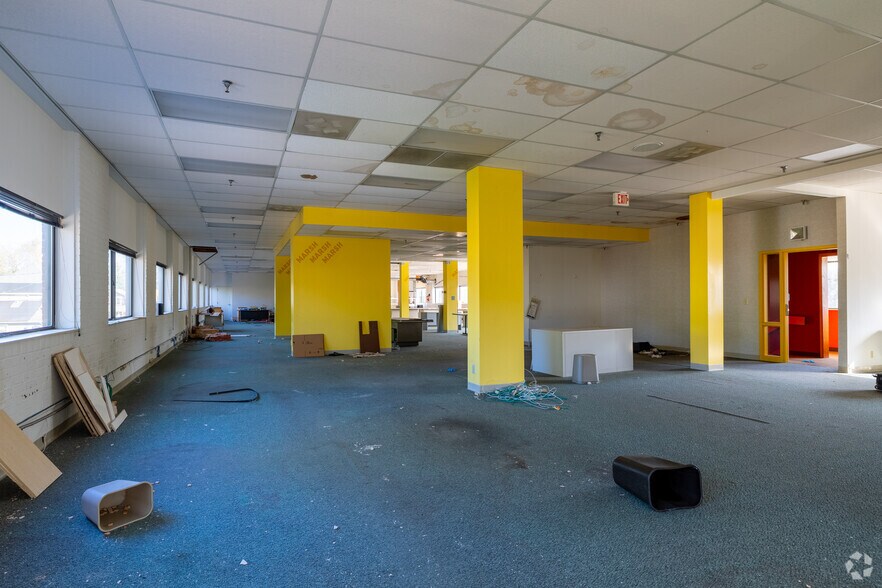 More Photos Of 707 E B St, Belleville Warehouse For Sale