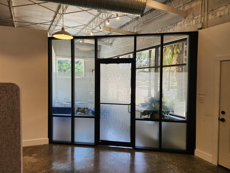 More Photos Of 920 Dauphin St, Mobile Office For Sale