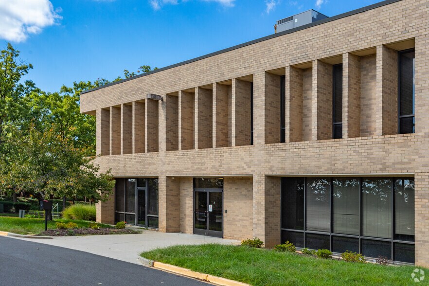 More Photos Of 4801 Forbes Blvd, Lanham Office For Sale