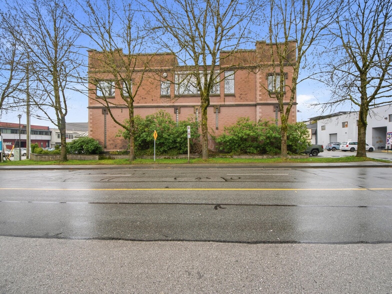 More Photos Of 1496 Rupert St, North Vancouver District Warehouse For Lease