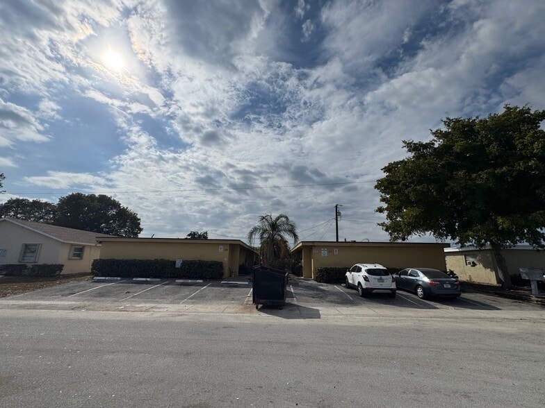 More Photos Of 821 S H St, Lake Worth Apartments For Sale