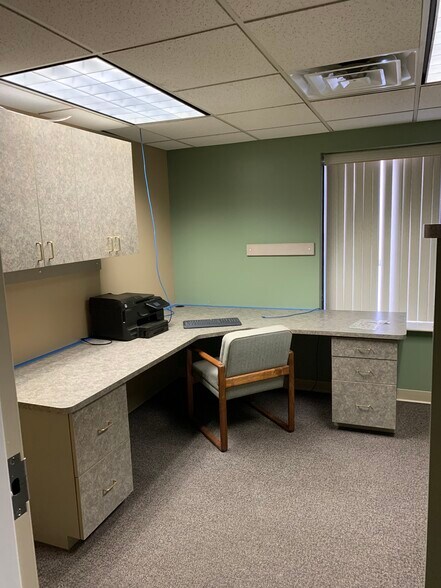 More Photos Of 1850 Cofrin Dr, Green Bay Manufacturing For Lease