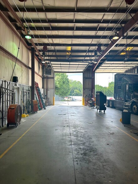 More Photos Of 4285 Shirley Dr, Atlanta Service For Sale