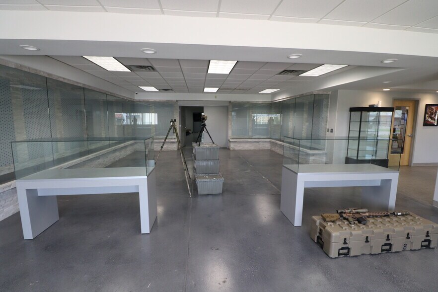 More Photos Of 4121 S 72nd Ave, Tulsa Service For Sale