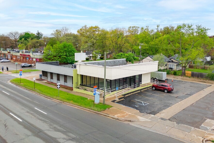 More Photos Of 13630 W Eight Mile Rd, Oak Park Freestanding For Sale