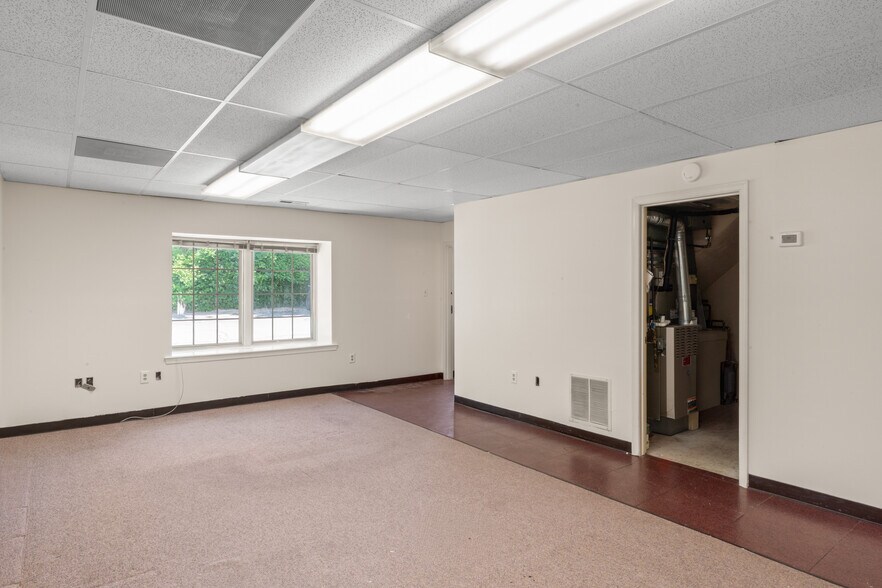 More Photos Of 7003 Kilworth Ln, Springfield Office For Sale