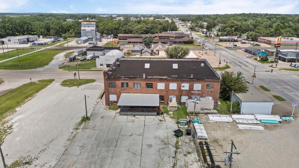 More Photos Of 415 W Madison Ave, Iola Restaurant For Sale