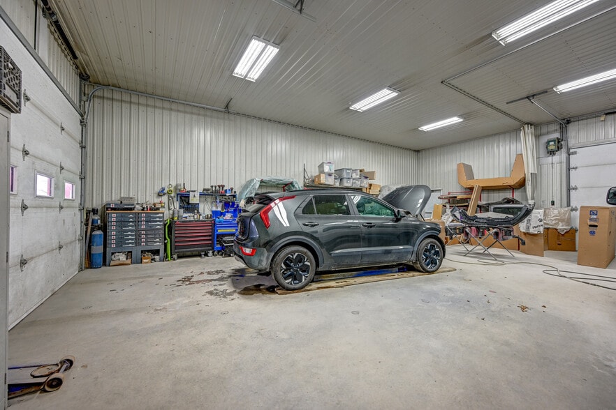 More Photos Of 11 Rue Notre-Dame, Berthierville Manufacturing For Sale