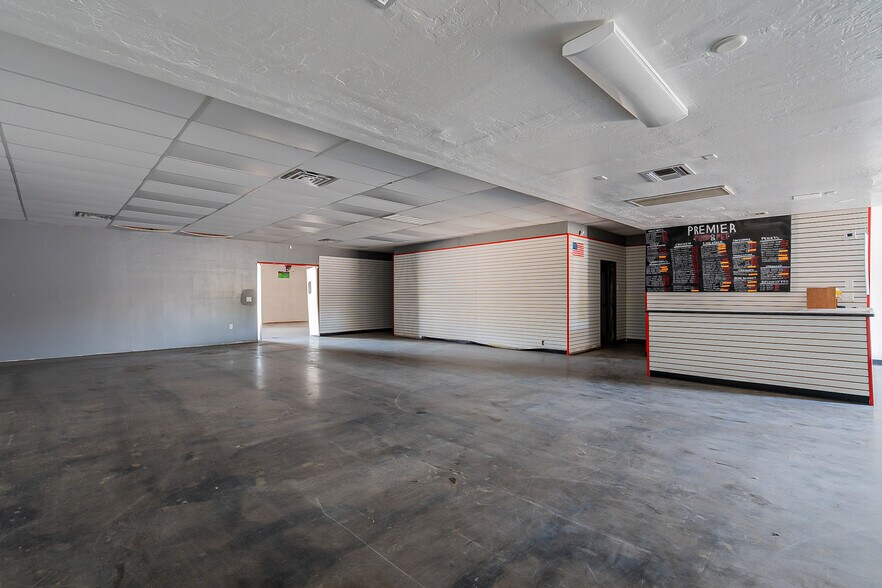 More Photos Of 17230 Cave Creek Rd, Phoenix Storefront For Lease