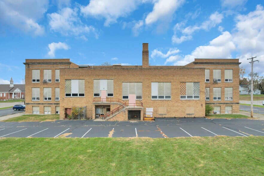 More Photos Of 300 E Auburn Ave, Springfield Office For Sale