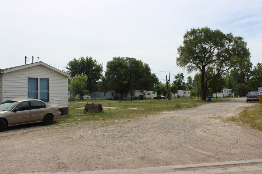 1142 Lansing St, Adrian, MI 49221 Manufactured Housing Mobile Home