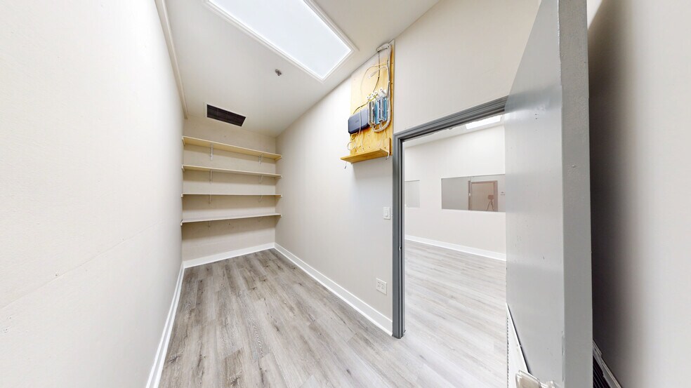 More Photos Of 8007-8115 NW 74th Ave, Miami Warehouse For Lease