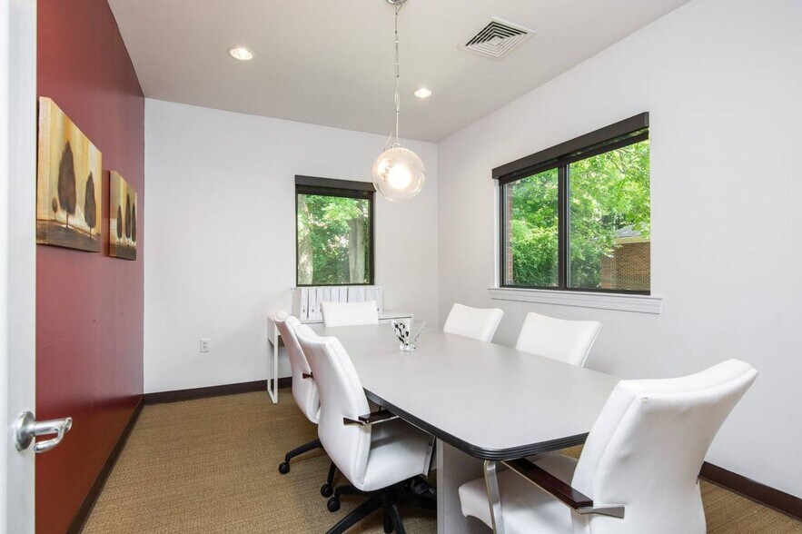 More Photos Of 400 Sugartree Ln, Franklin Office For Sale