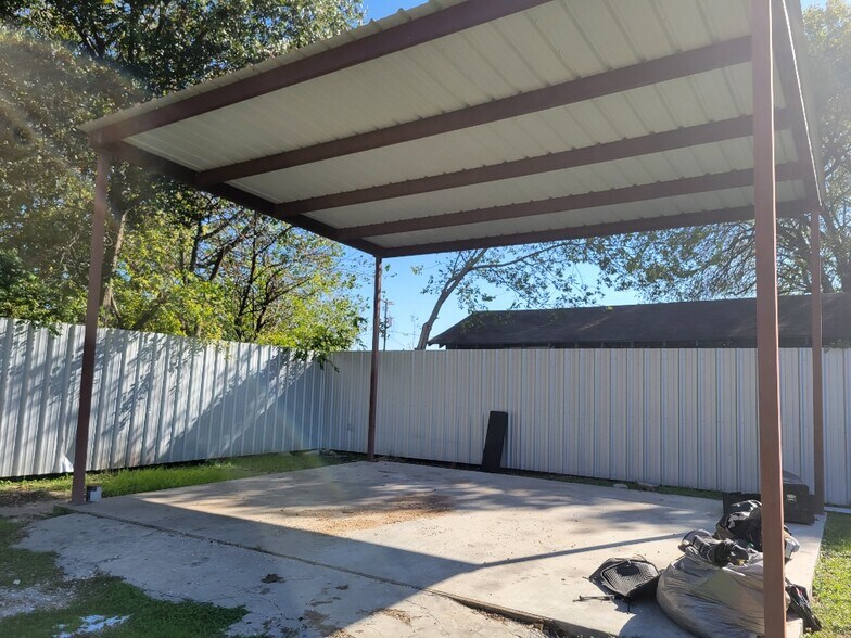 More Photos Of 8012 Munn St, Houston Land For Lease